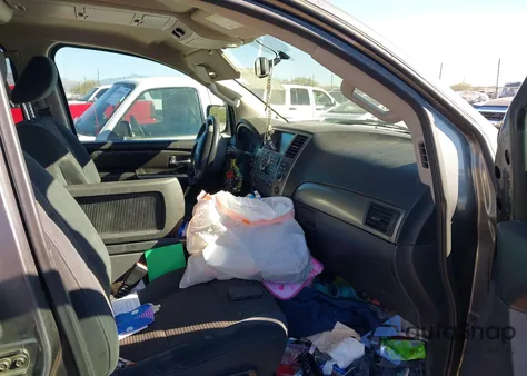 2015 Nissan Armada Sv z USA, uszkodzony, nr VIN 5N1BA0ND9FN618524